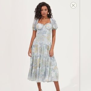 ASTR Soho Floral Sweetheart Puff Sleeve Midi Dress
